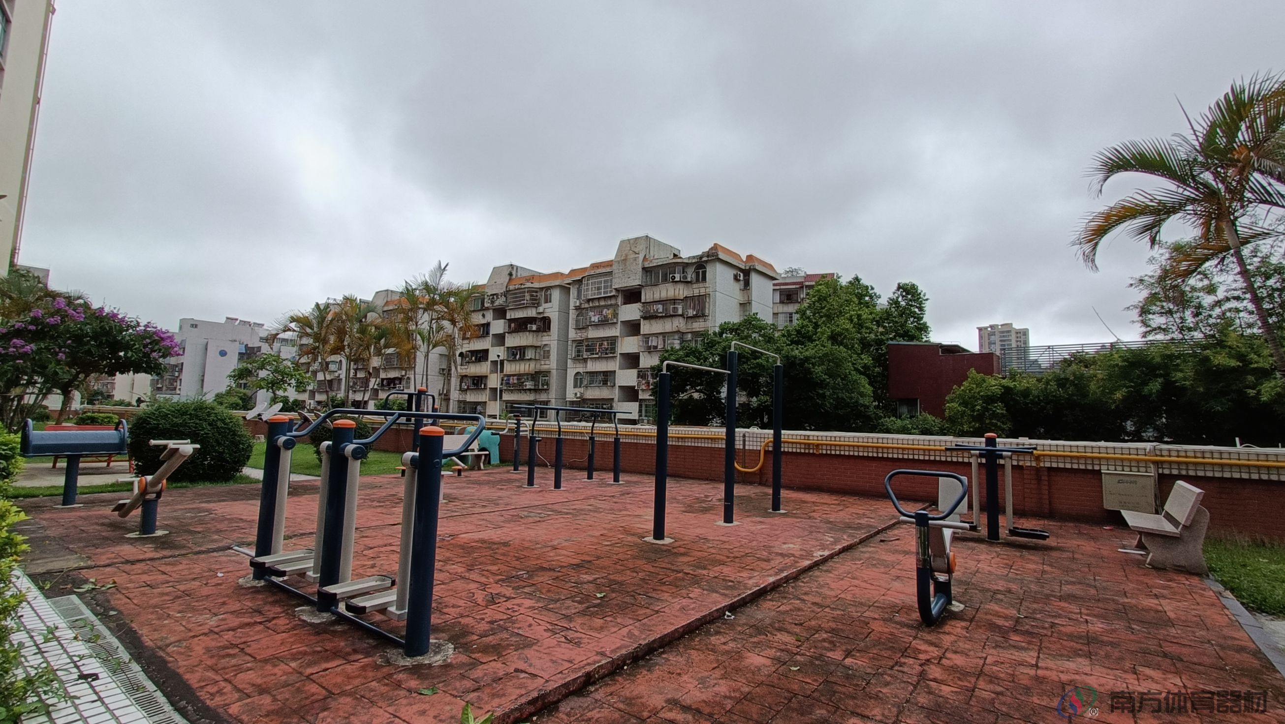 吉柠山庄4栋1单元平台(图1) 吉柠山庄4栋1单元平台(图1)