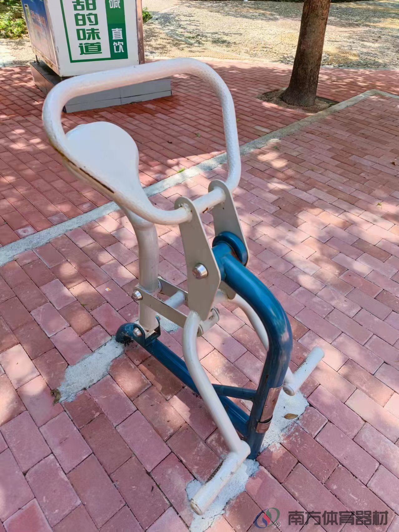 朗晴居中心花坛(图12) 朗晴居中心花坛(图12)