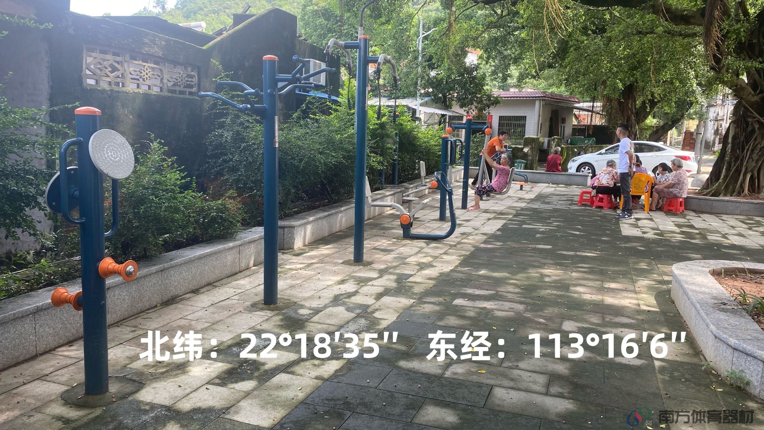 盖山村篮球场旁(图1) 盖山村篮球场旁(图1)